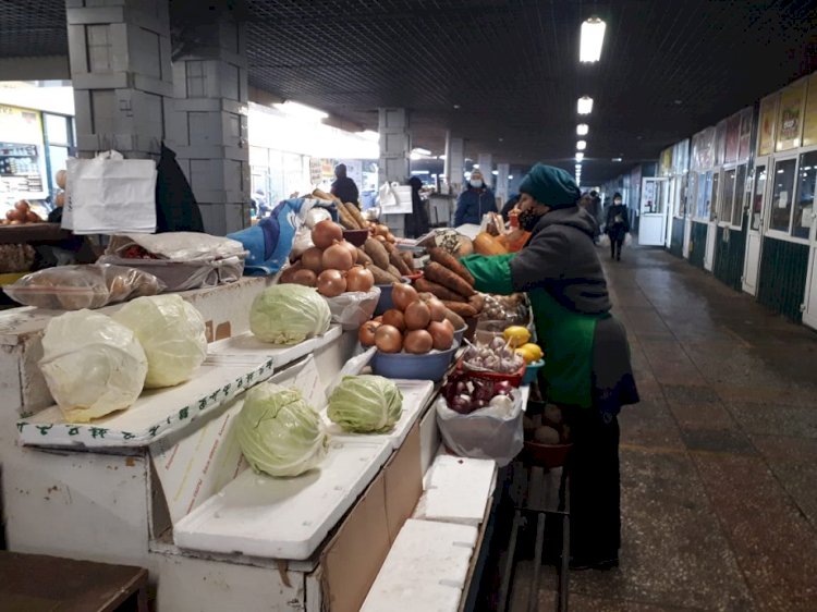 Сколько денег потратили казахстанцы в магазинах и на базарах за месяц