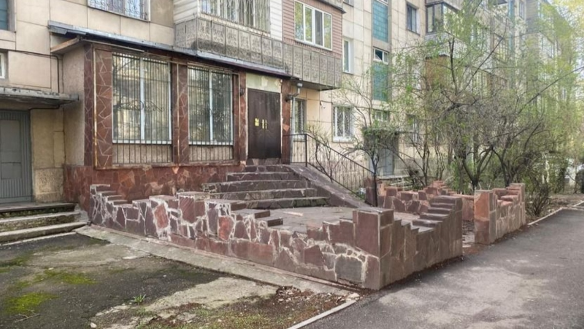 Очередную незаконную пристройку снесли в Алматы