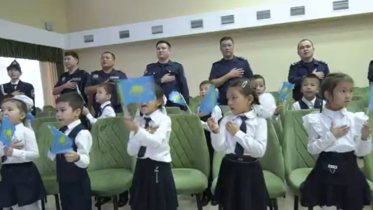 Алматинских первоклассников посвятили в юные пешеходы
