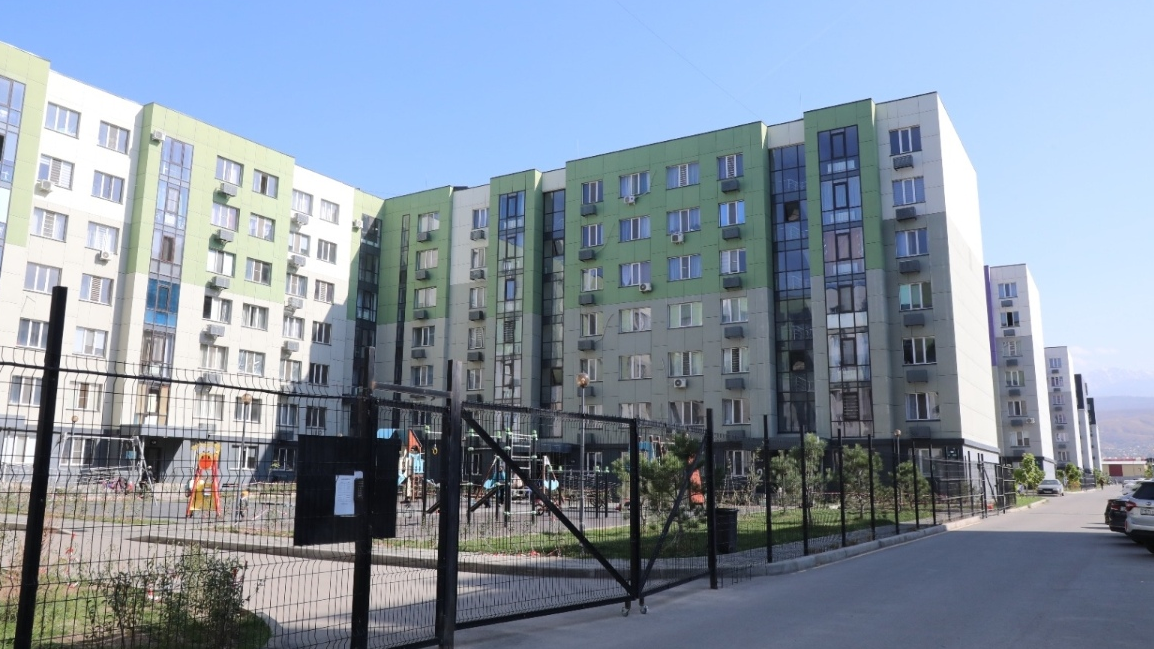 После встречи с Дарханом Сатыбалды в Турксибском районе наладили отопление, канализацию и освещение