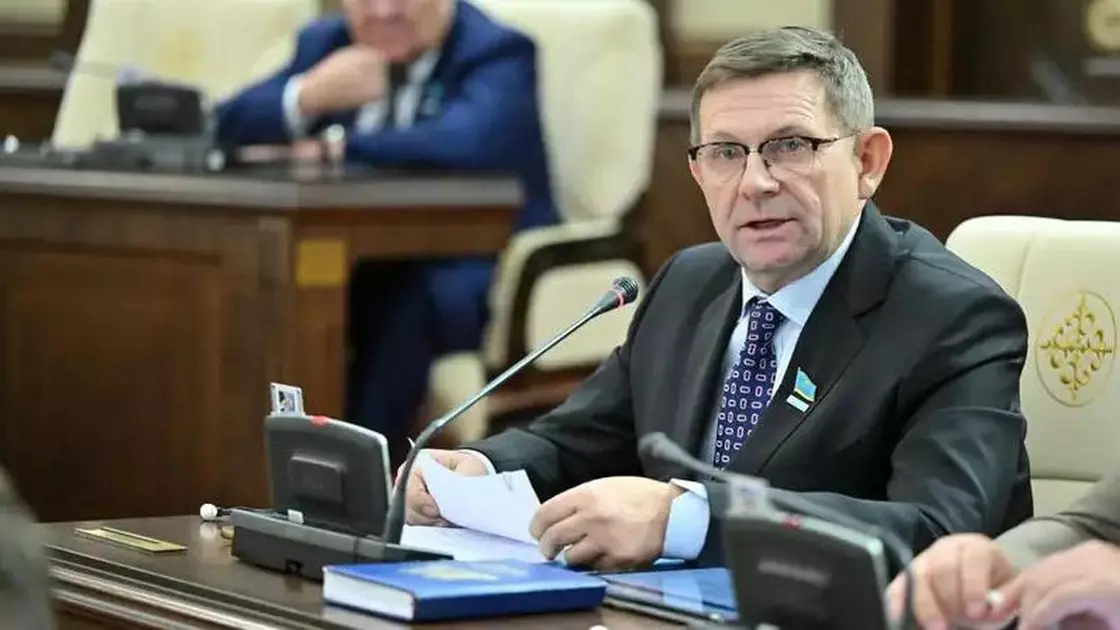 Депутат Пономарев: закрепляя в Конституции «Таза Қазақстан», мы сохраняем ответственность перед будущим поколением